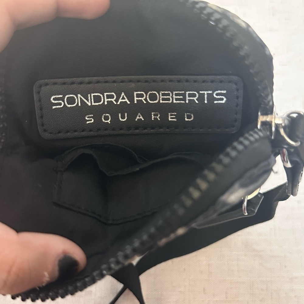 Sondra Roberts Squared Quilted Puffer Crossbody Bag - Picture 4 of 9